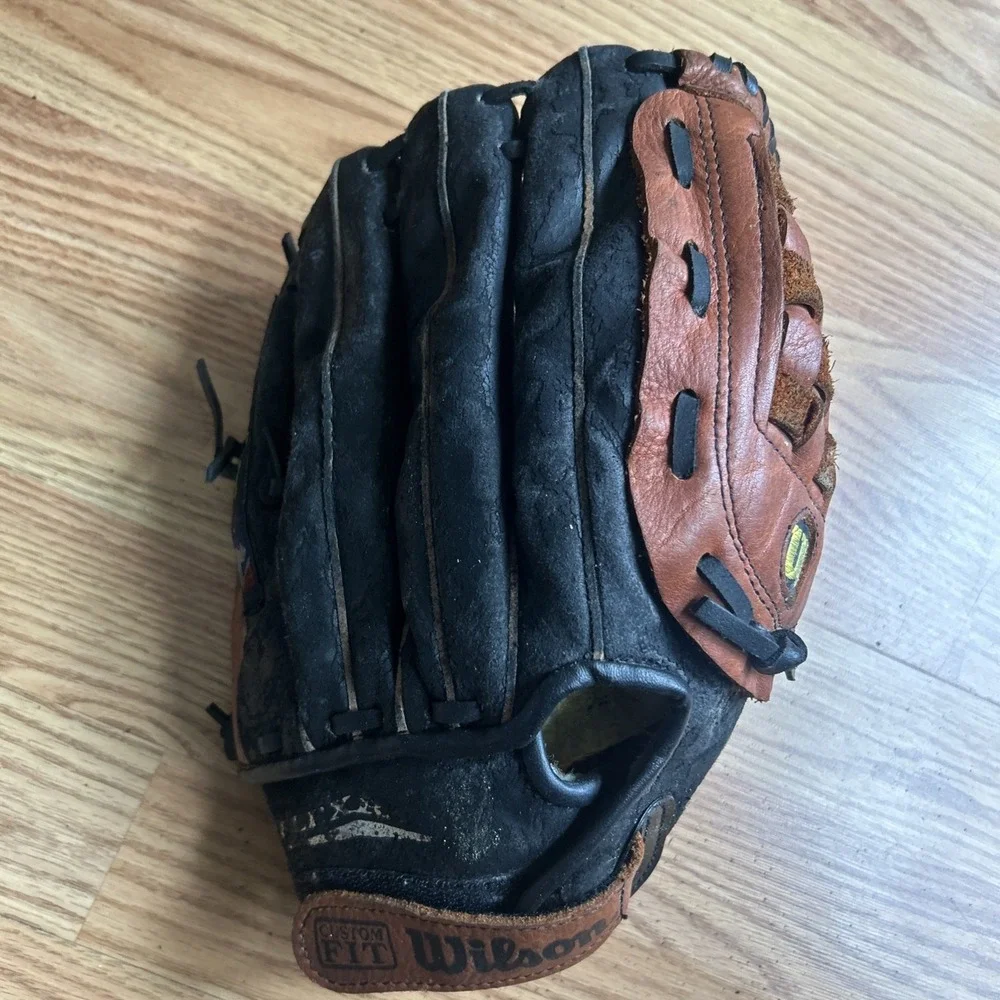 Wilson MLB Custom Fit Top Grain Steerhide A2476 RHT Glove Brown Black Size 12.5